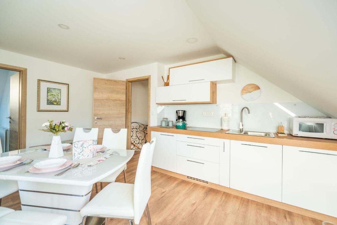 Apartmaji Urska Laško Eksteriør billede