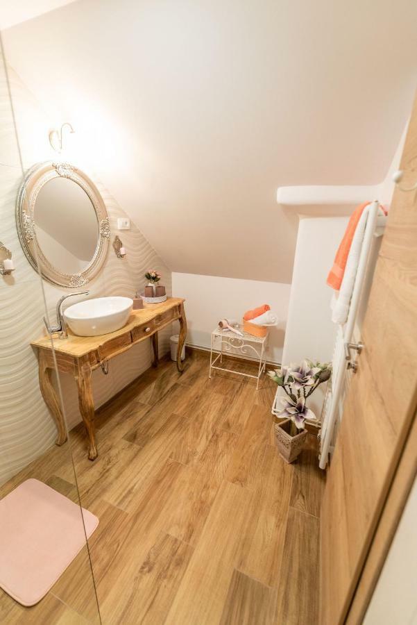 Apartmaji Urska Laško Eksteriør billede